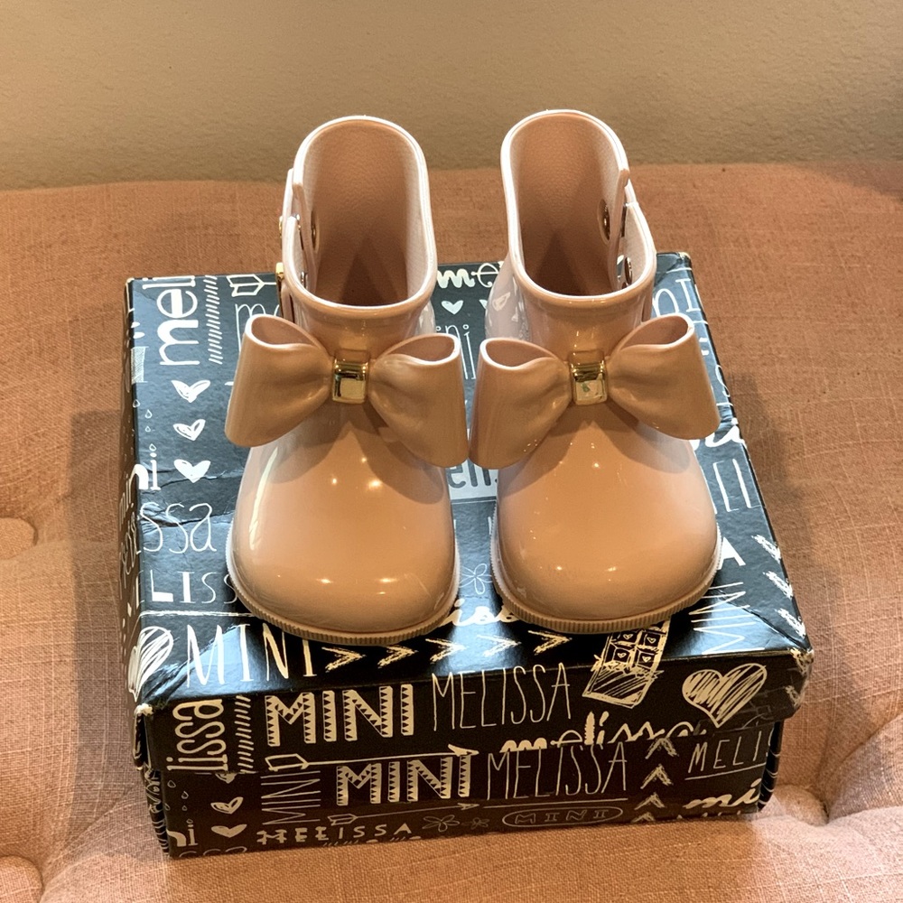Mini Melissa boots with bow, size 6